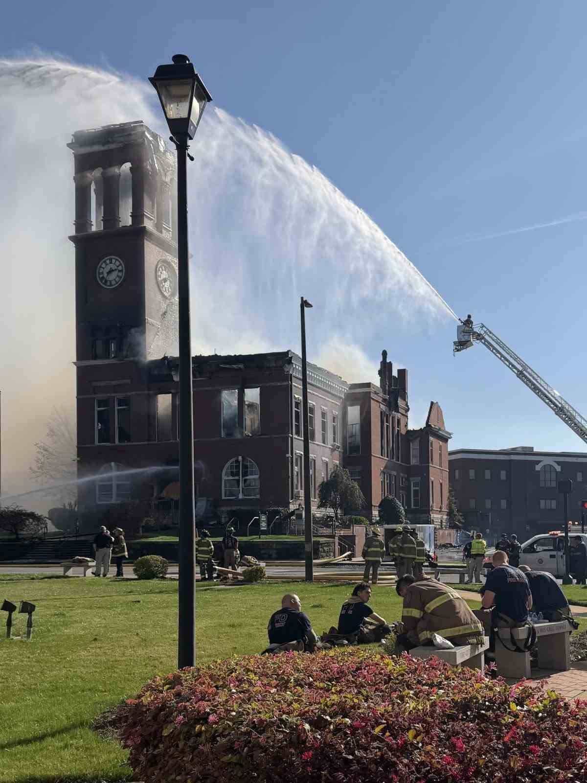 ABD’de tarihi adliye binasında yangın
