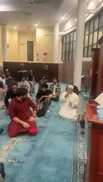 ABD’de yaşayan Trabzonlu imam teravih sonrası cemaate 61 şınav çektiriyor
