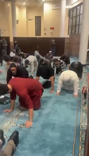 ABD’de yaşayan Trabzonlu imam teravih sonrası cemaate 61 şınav çektiriyor
