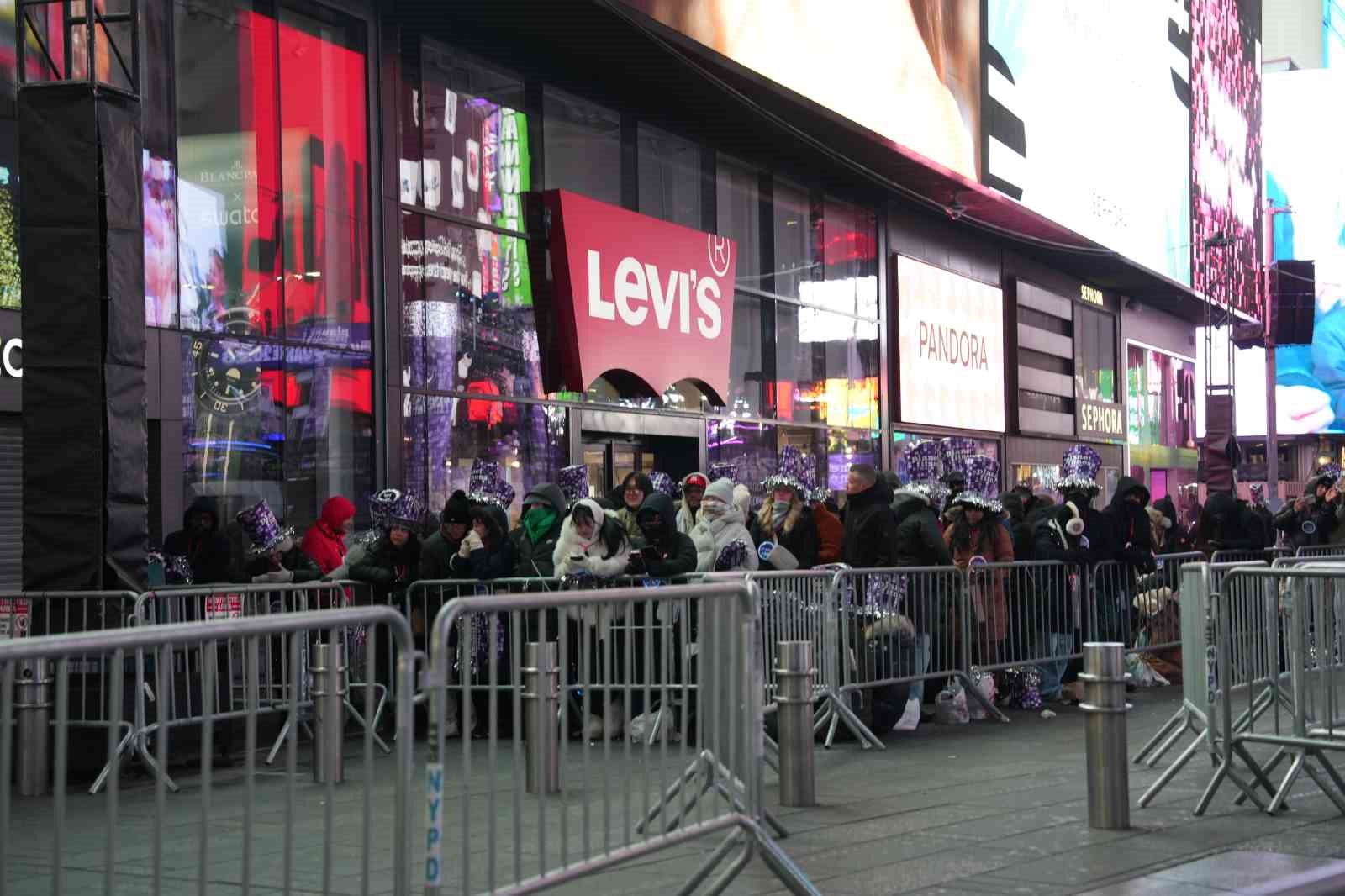 ABD’de yeni yıl yoğun güvenlik önlemleri altında coşkuyla kutlandı
