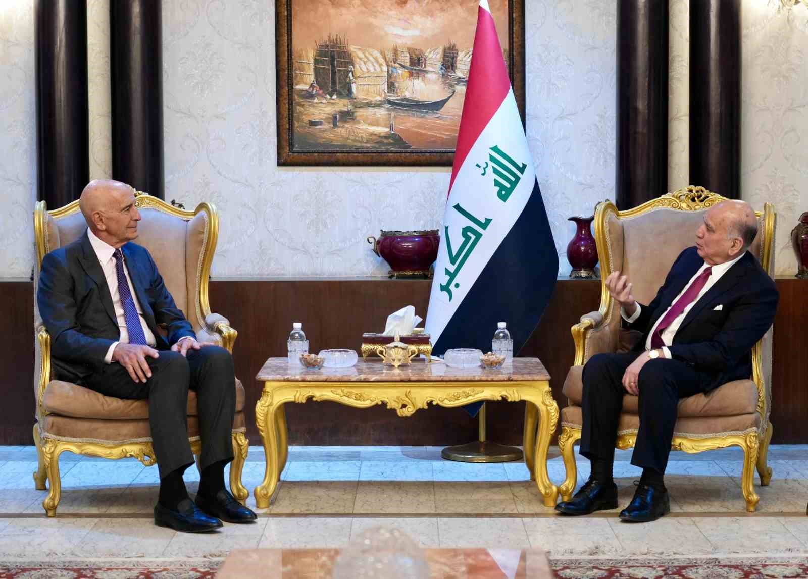 ABD’nin Suriye Özel Temsilcisi Barrack, Irak Dışişleri Bakanı Hüseyin ile görüştü
ABD’nin Suriye Özel Temsilcisi Barrack, Irak Dışişleri Bakanı Hüseyin ile görüştü