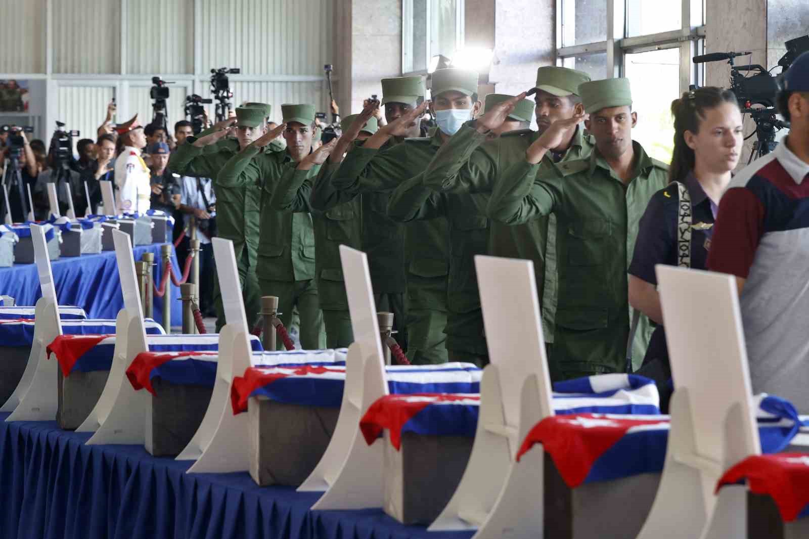 ABD’nin Venezuela saldırısında ölen 32 Kübalı asker ülkelerine getirildi
