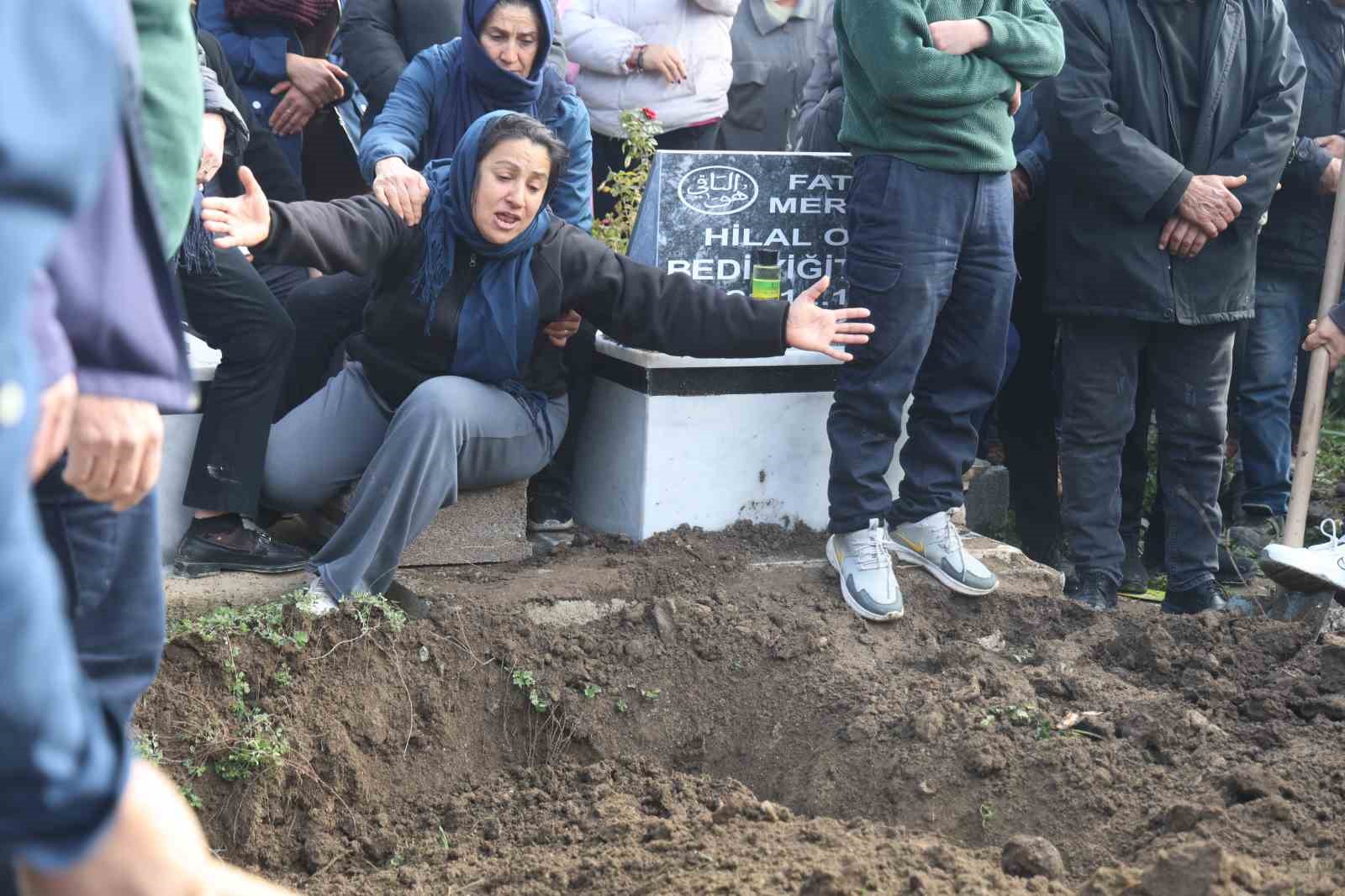 Ablası tarafından öldürülen Eylül, annesinin "Hayallerimiz yarıda kaldı" sözleriyle son yolculuğuna uğurlandı
