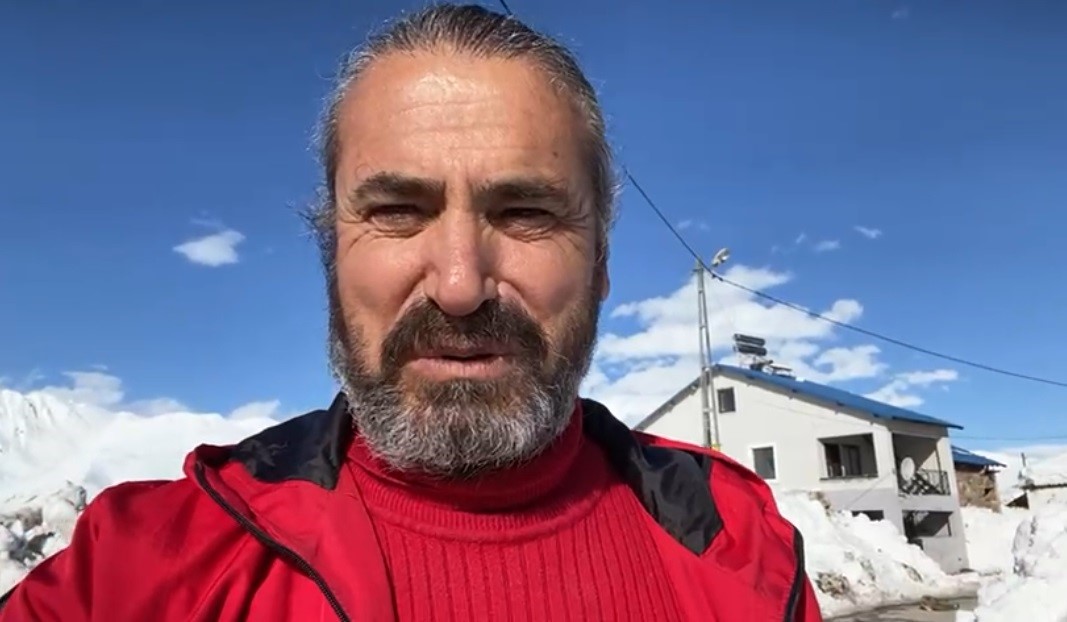 Aç kalan tilkiye şefkat eli: "O yedikçe ben mutlu oldum"
