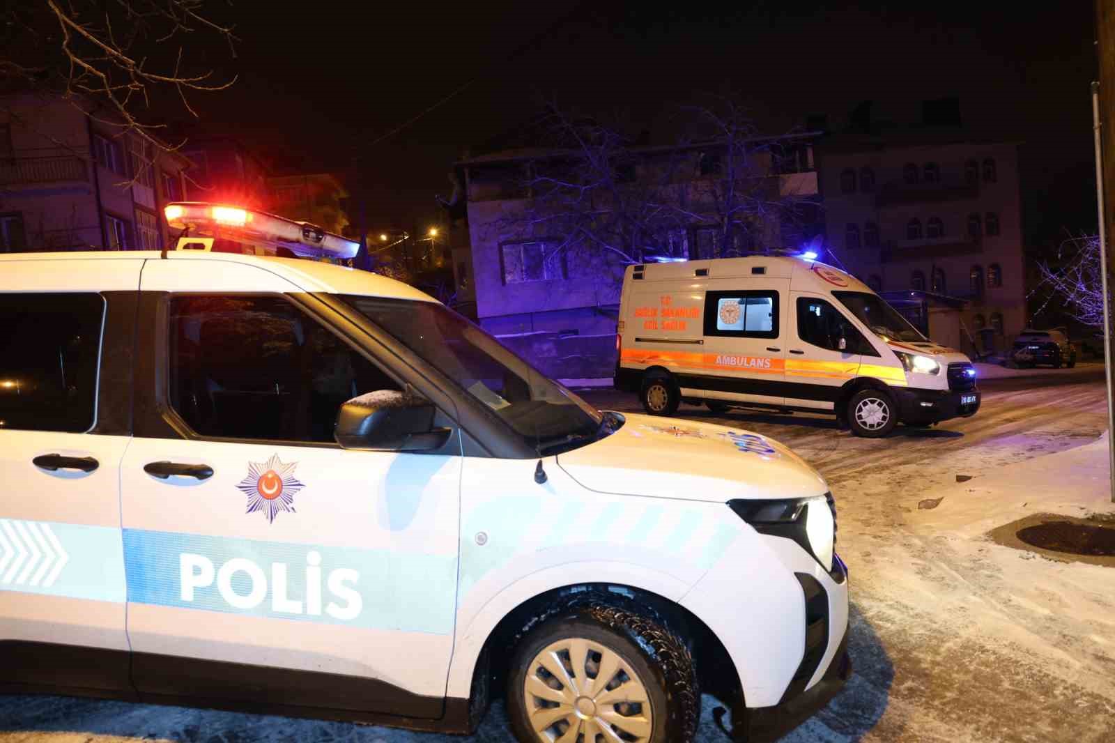 Açık bırakılan ocaktan sızan gaz bir kişi zehirlendi
