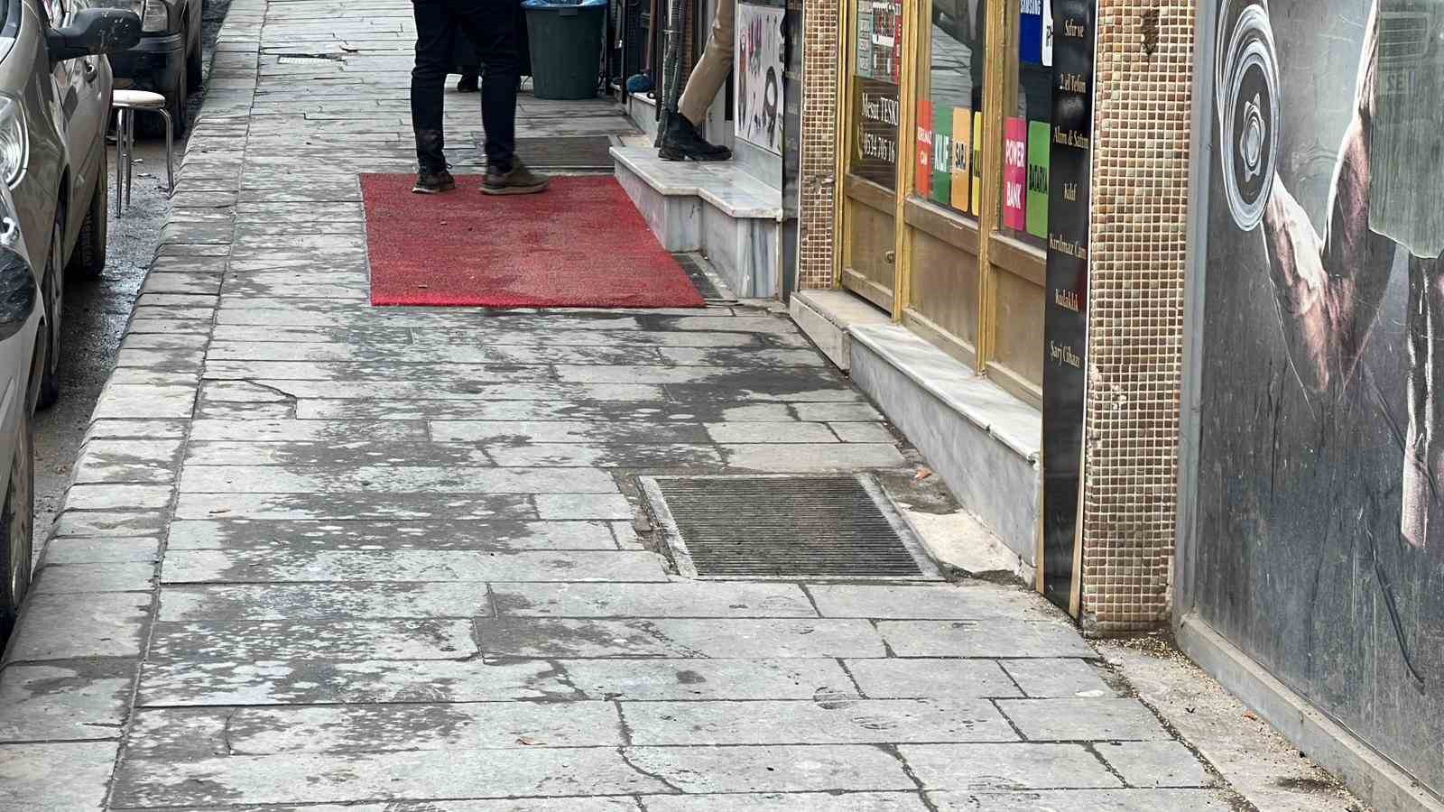 Açılan mazgaldan düşen çocuk yaralandı
