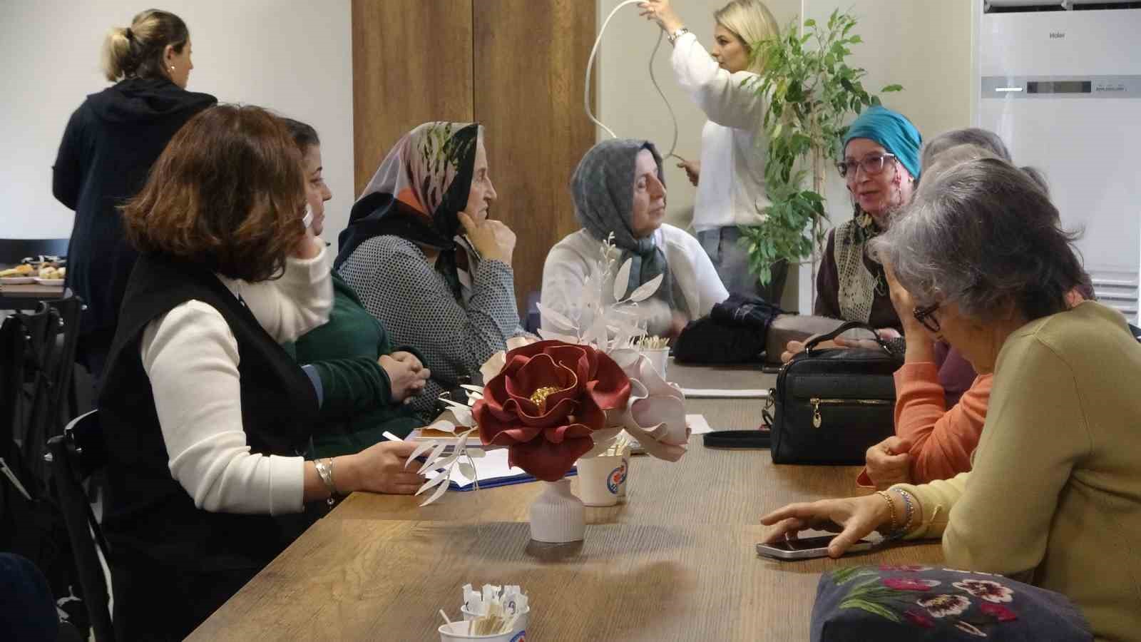 Acılarını üreterek unutuyorlar
