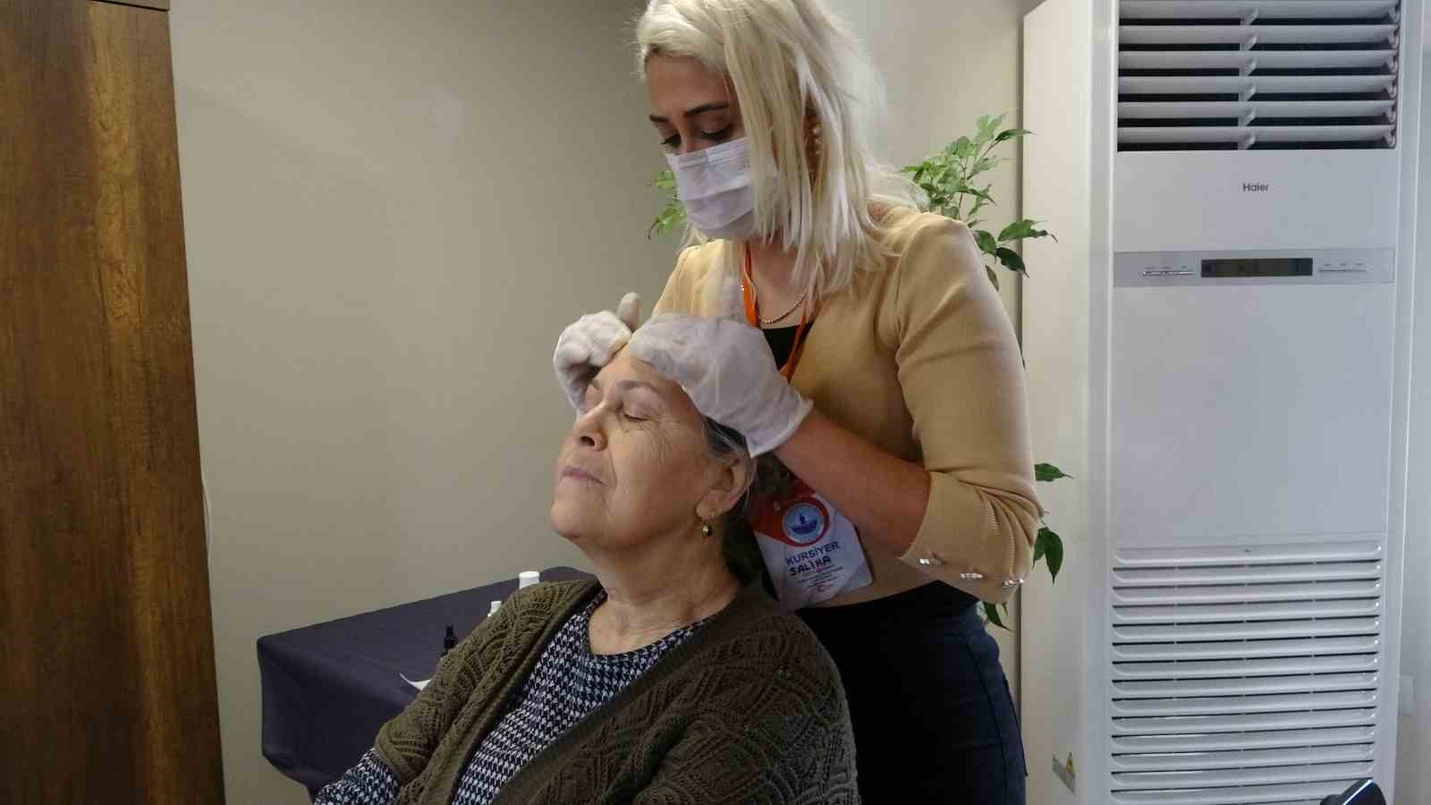 Acılarını üreterek unutuyorlar
