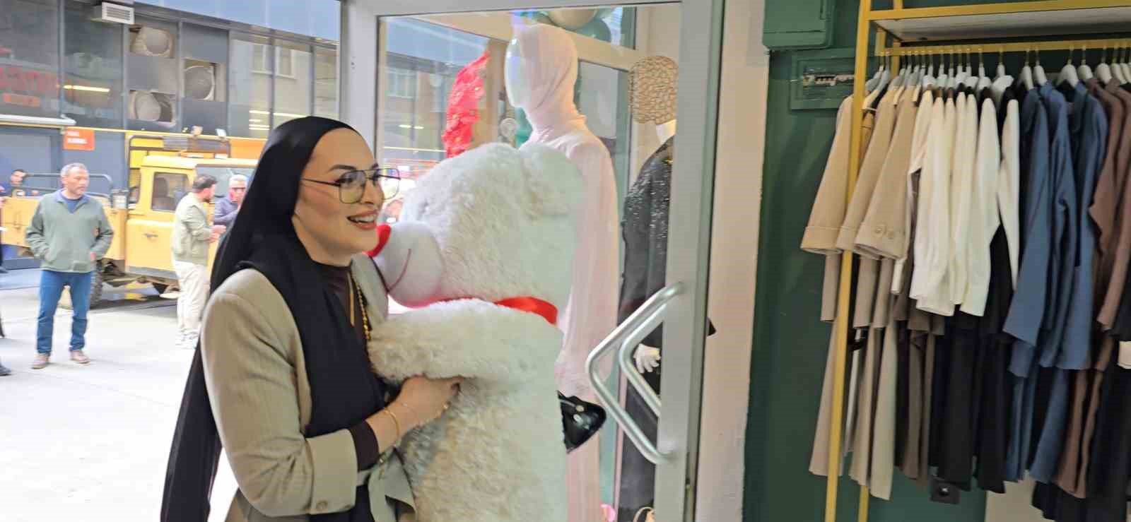 "Açılışa kuruyacak çiçeklerle değil çocukları sevindirecek oyuncaklarla gelin" çağrısı
