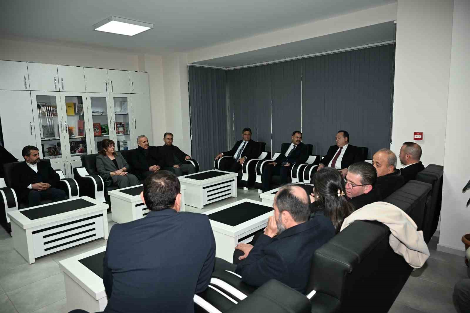 Açılışlar CHP’li ve AK Parti’li başkanlardan
