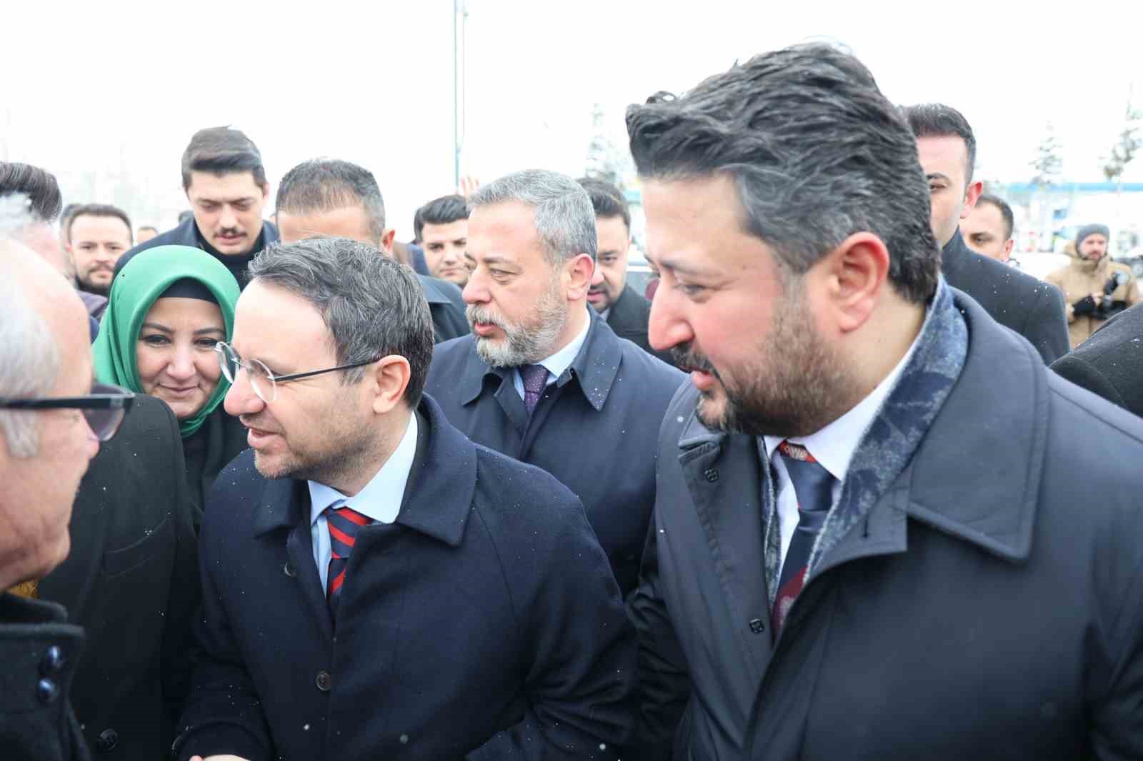 Adalet Bakanı Akın Gürlek, memleketi Nevşehir’de davul zurnayla karşılandı
