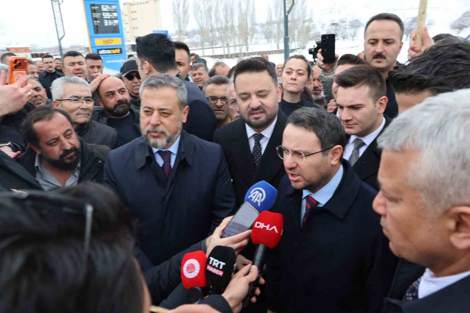 Adalet Bakanı Akın Gürlek, memleketi Nevşehir’de davul zurnayla karşılandı
