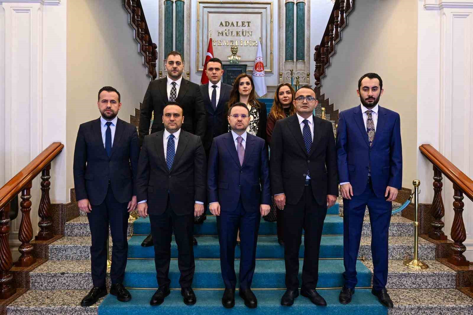 Adalet Bakanı Akın Gürlek Türk Hukuk Enstitüsü heyetini kabul etti
