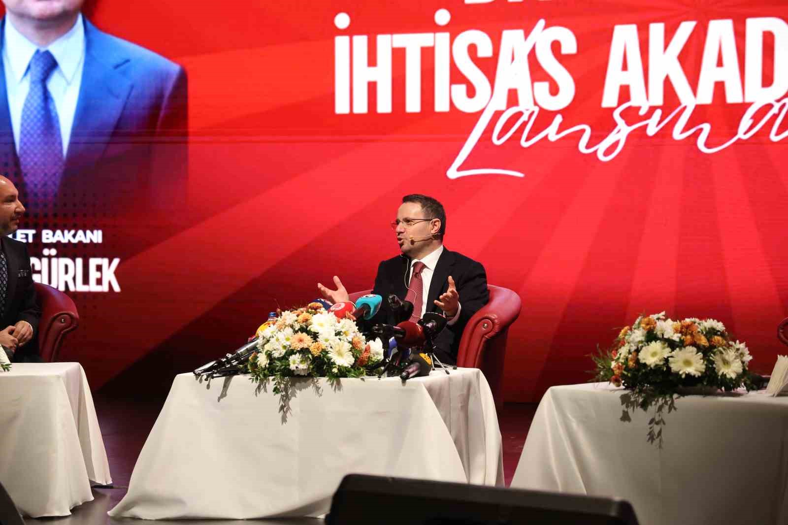 Adalet Bakanı Gürlek: Sosyal medyaya kimlikle girilecek
