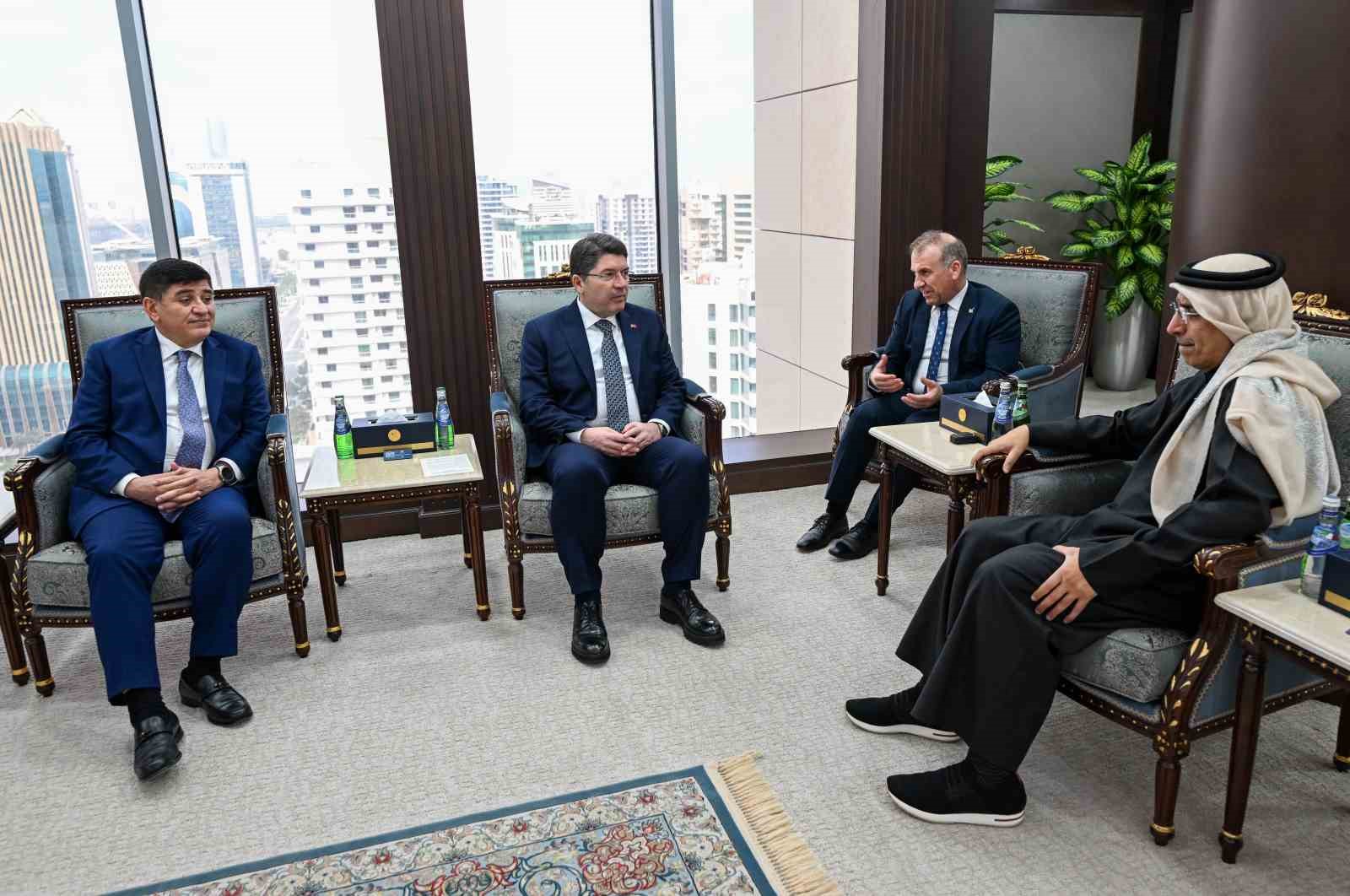 Adalet Bakanı Tunç, Katar Başsavcısı ve Yüksek Yargı Başkanıyla bir araya geldi
