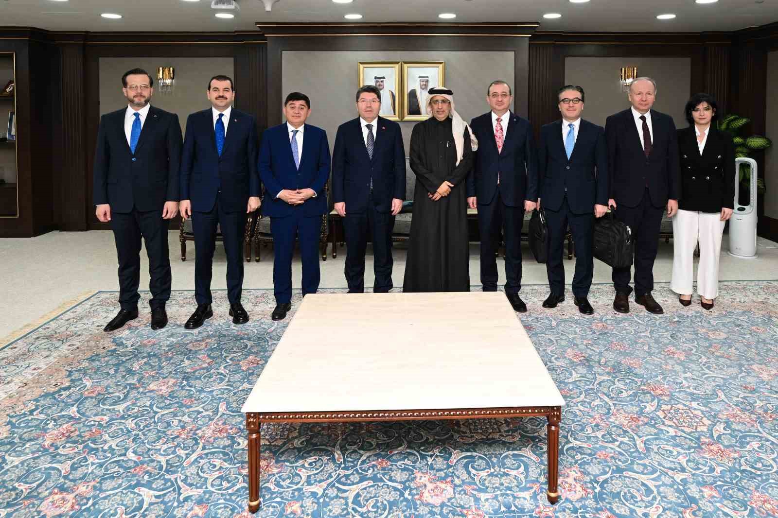 Adalet Bakanı Tunç, Katar Başsavcısı ve Yüksek Yargı Başkanıyla bir araya geldi
