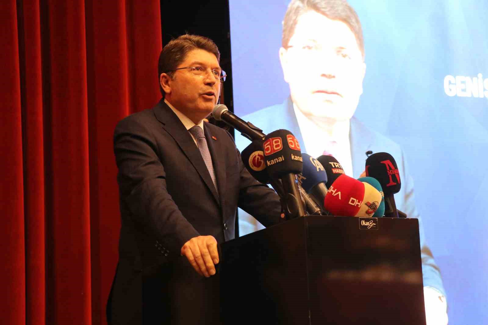 Adalet Bakanı Yılmaz Tunç "Terörden Türkiye’yi kurtarmak istiyoruz"
Adalet Bakanı Yılmaz Tunç "Terörden Türkiye’yi kurtarmak istiyoruz"