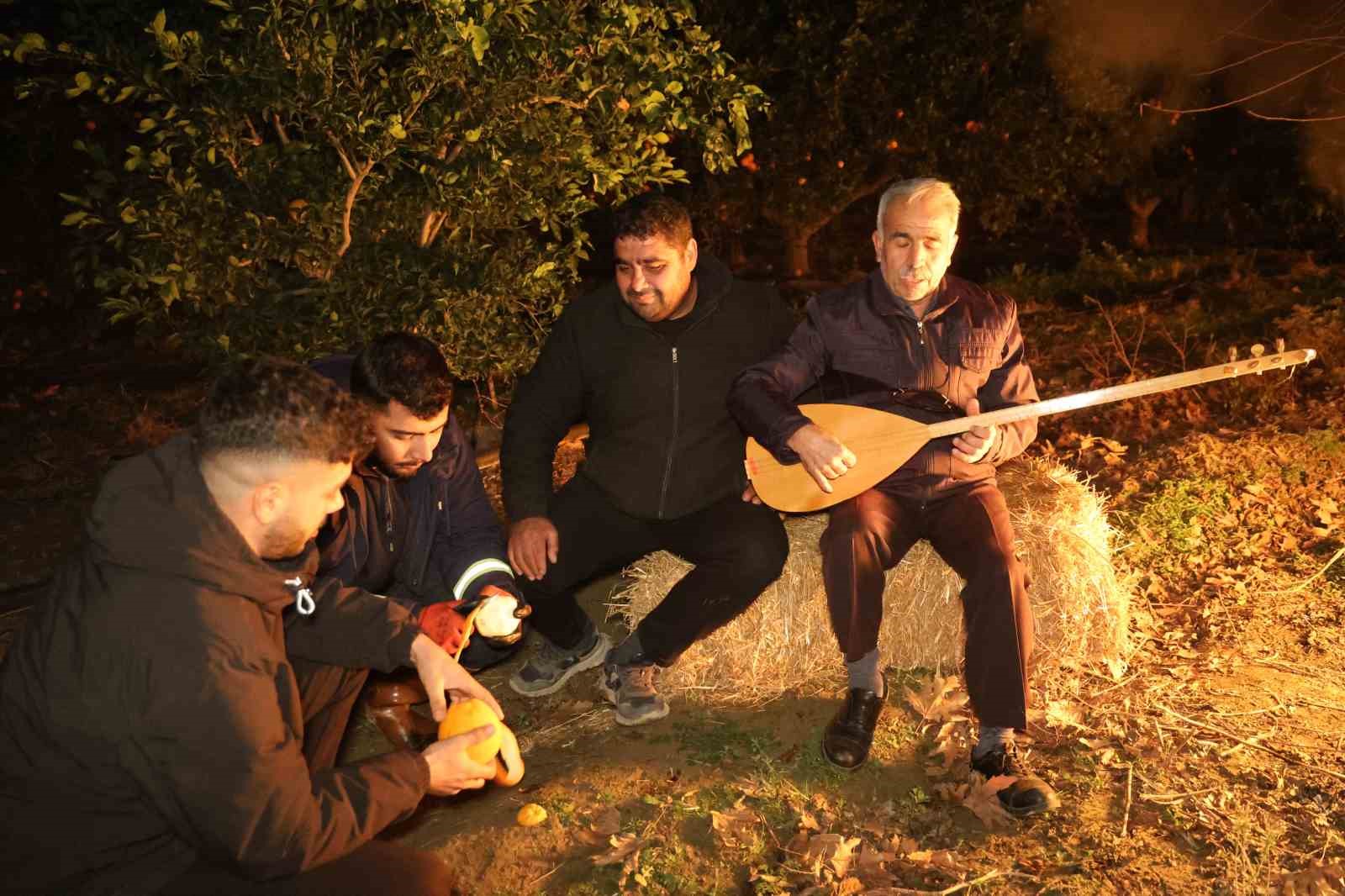 Adana eksiyi gördü, bahçelerde sazlı sözlü zirai don nöbeti tutuldu
Adana eksiyi gördü, bahçelerde sazlı sözlü zirai don nöbeti tutuldu