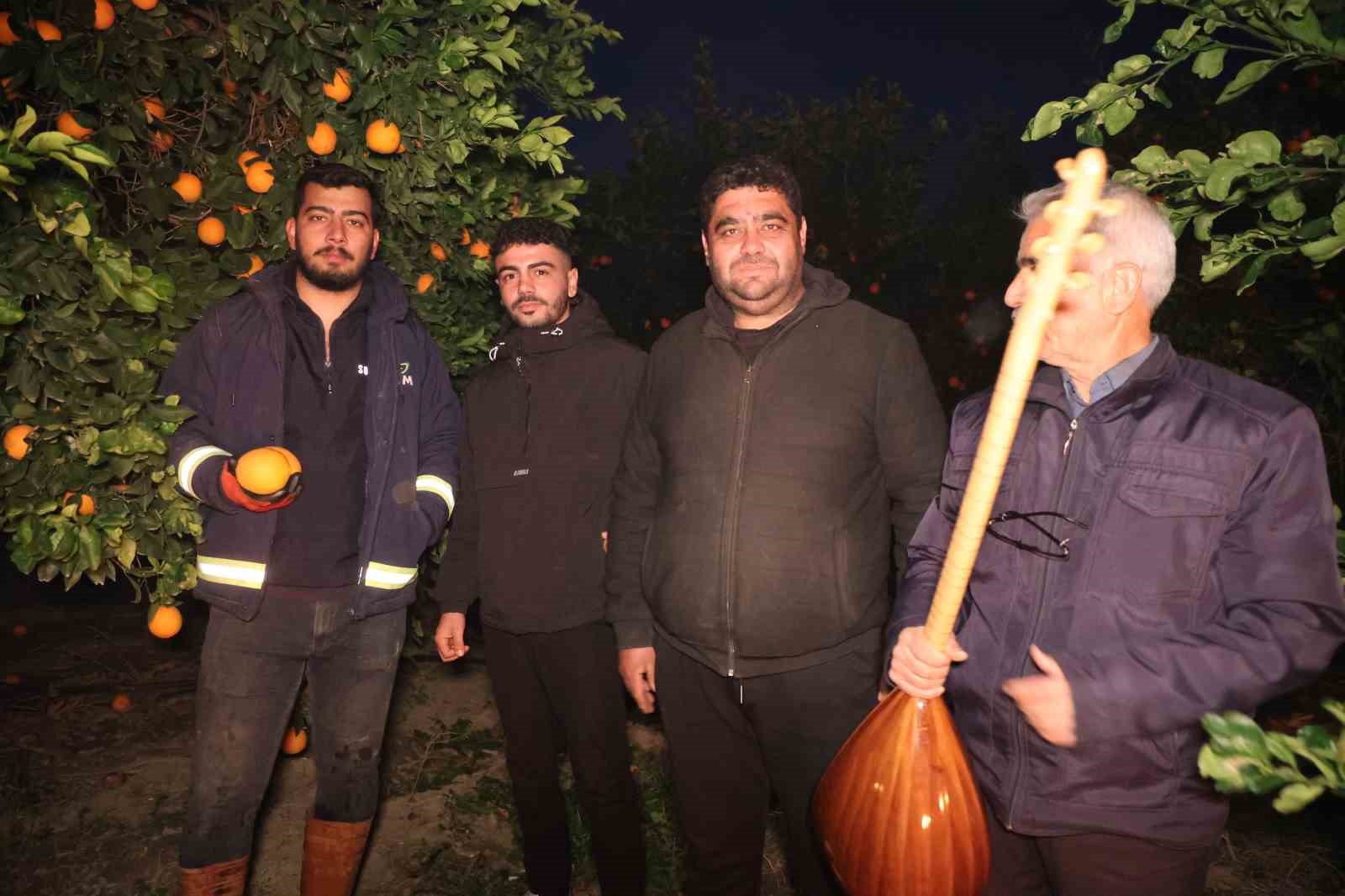 Adana eksiyi gördü, bahçelerde sazlı sözlü zirai don nöbeti tutuldu
Adana eksiyi gördü, bahçelerde sazlı sözlü zirai don nöbeti tutuldu