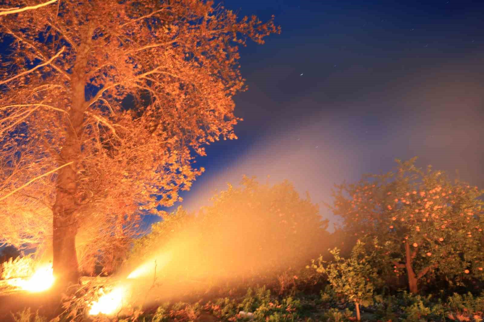 Adana eksiyi gördü, bahçelerde sazlı sözlü zirai don nöbeti tutuldu
Adana eksiyi gördü, bahçelerde sazlı sözlü zirai don nöbeti tutuldu