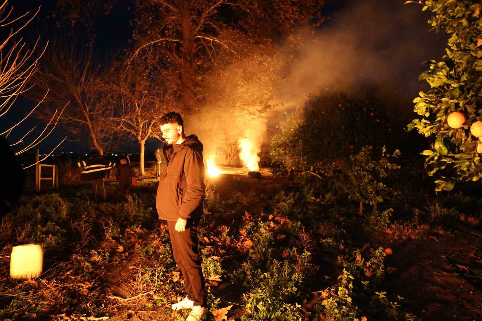 Adana eksiyi gördü, bahçelerde sazlı sözlü zirai don nöbeti tutuldu
Adana eksiyi gördü, bahçelerde sazlı sözlü zirai don nöbeti tutuldu