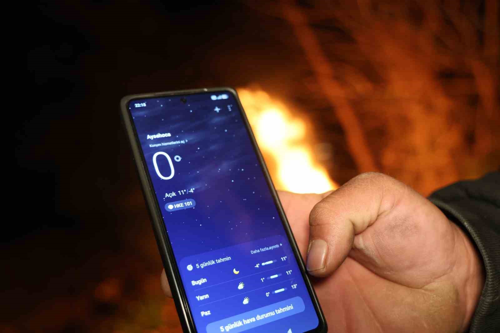 Adana eksiyi gördü, bahçelerde sazlı sözlü zirai don nöbeti tutuldu
Adana eksiyi gördü, bahçelerde sazlı sözlü zirai don nöbeti tutuldu