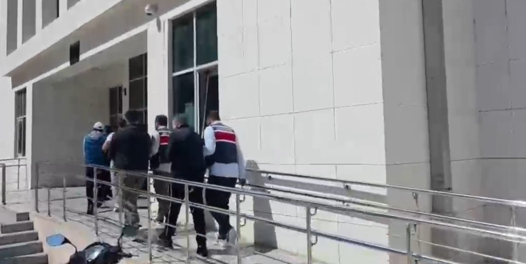 Adana merkezli 24 ilde "uyuşturucuya özendirme" operasyonu: 16 tutuklama
