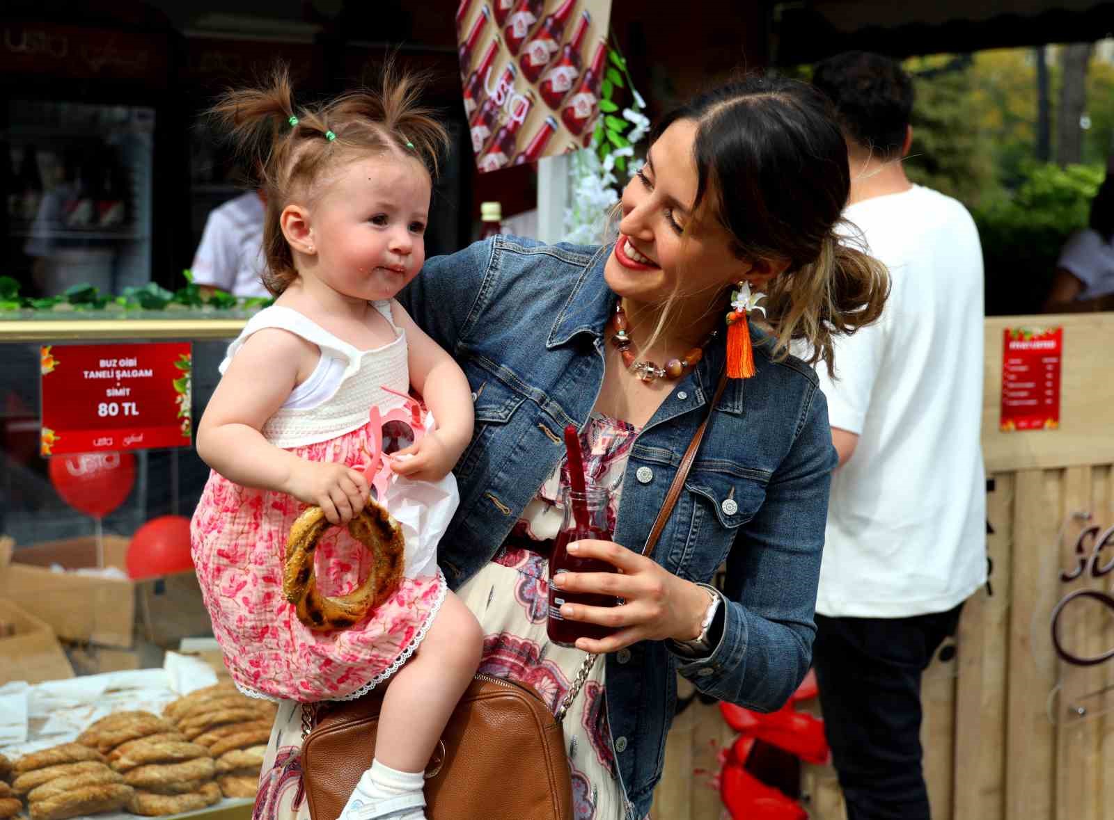 Adana şalgamı, karnavalda damakları şenlendiriyor
