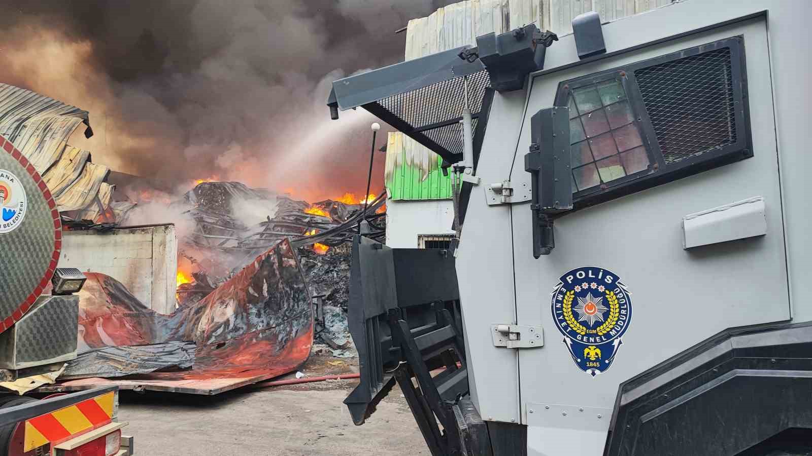 Adana Valisi Yavuz: "Yangın 5 iş yerine sirayet etti ancak çevrelendi"
