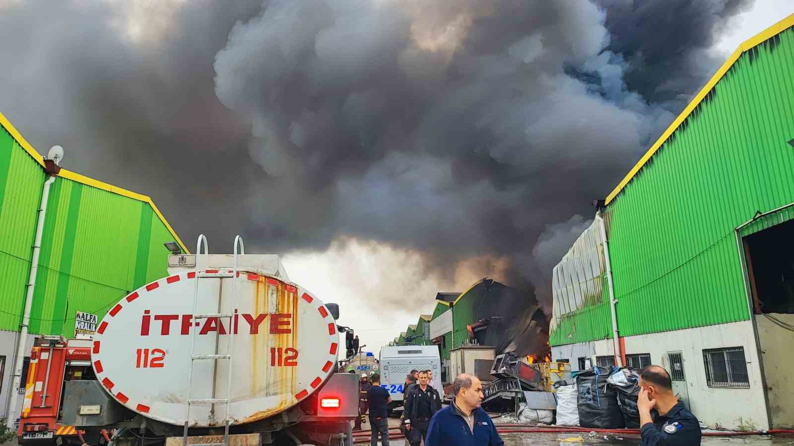 Adana Valisi Yavuz: "Yangın 5 iş yerine sirayet etti ancak çevrelendi"
