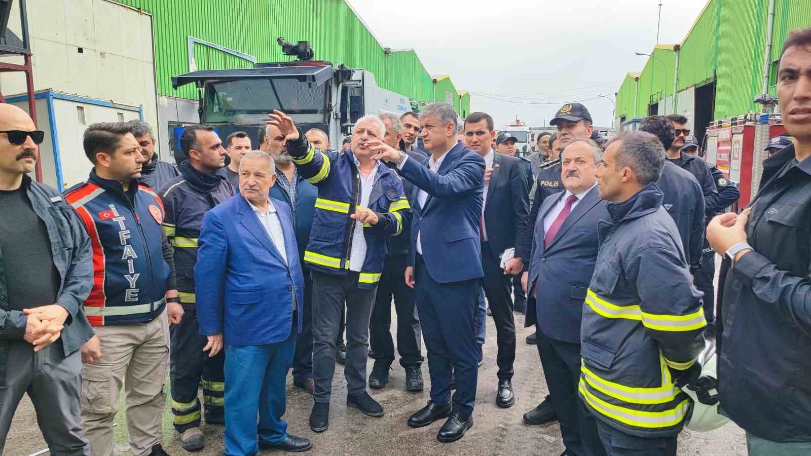 Adana Valisi Yavuz: "Yangın 5 iş yerine sirayet etti ancak çevrelendi"
