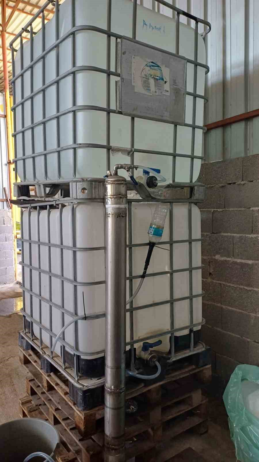 Adana’da 2 ton kaçak etil alkol ele geçirildi
