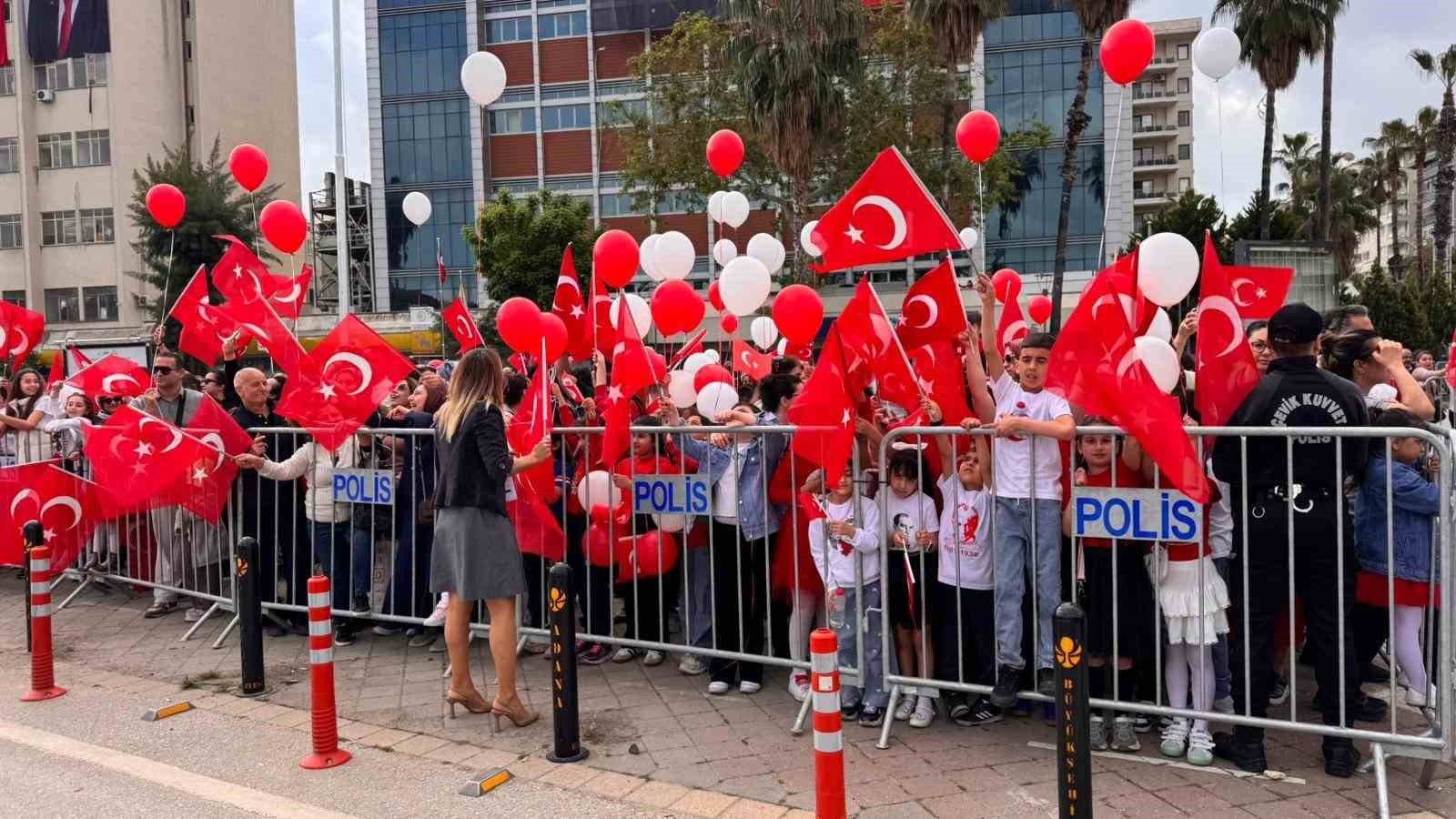 Adana’da 23 Nisan Ulusal Egemenlik ve Çocuk Bayramı coşkuyla kutlandı
