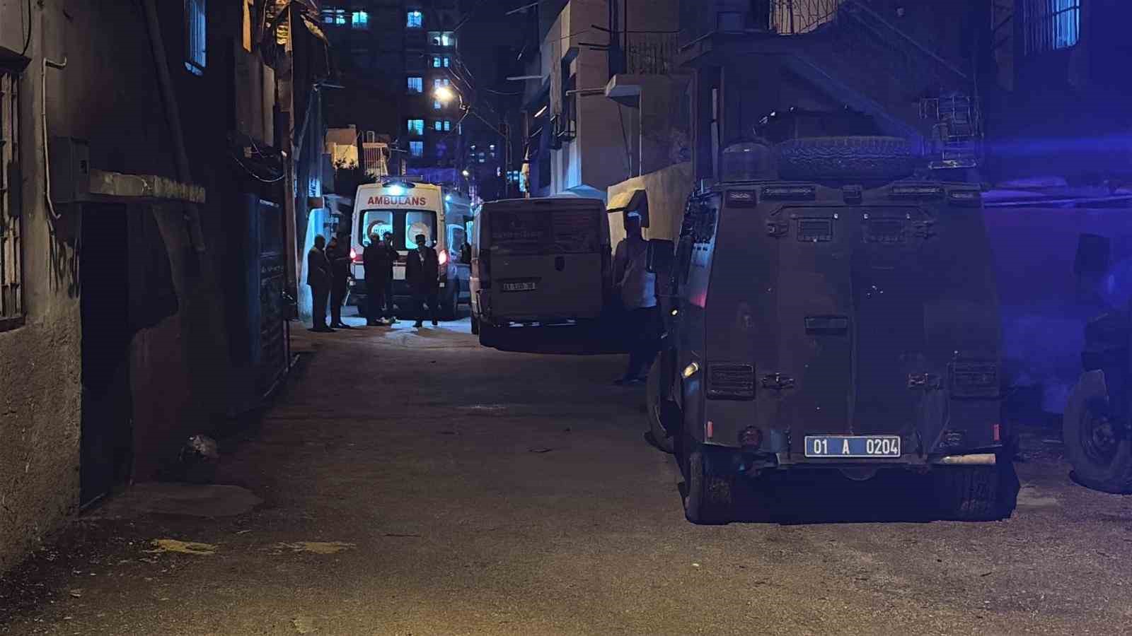 Adana’da 3 katlı binada patlama: 2 ağır yaralı
