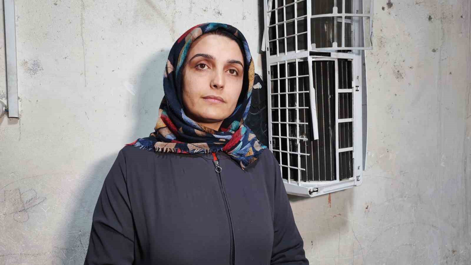 Adana’da 4 çocuk annesinin ’Ölmek istemiyorum’ feryadı: Kocası eşyaları parçaladı
Adana’da 4 çocuk annesinin ’Ölmek istemiyorum’ feryadı: Kocası eşyaları parçaladı