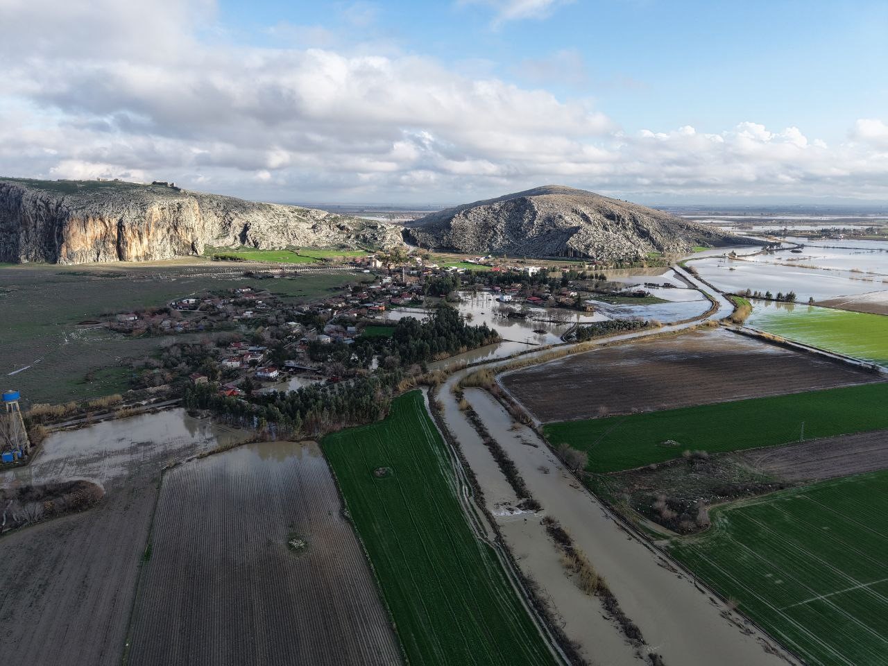 Adana’da afetin boyutu havadan görüntülendi
