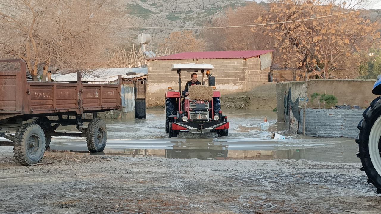 Adana’da afetin boyutu havadan görüntülendi
