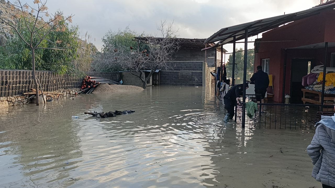 Adana’da afetin boyutu havadan görüntülendi
