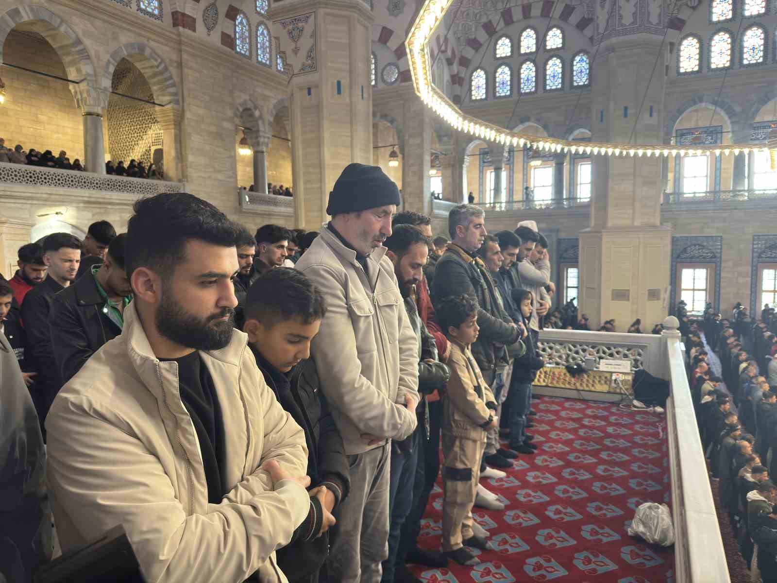 Adana’da bayram namazı kılındı
