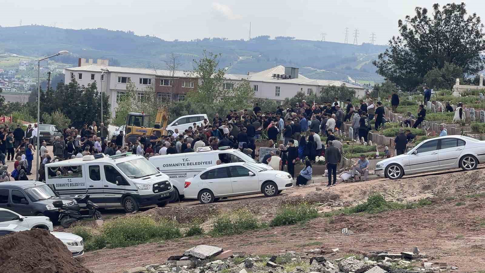 Adana’da boğulan üniversiteli genç, Osmaniye’de gözyaşlarıyla defnedildi
