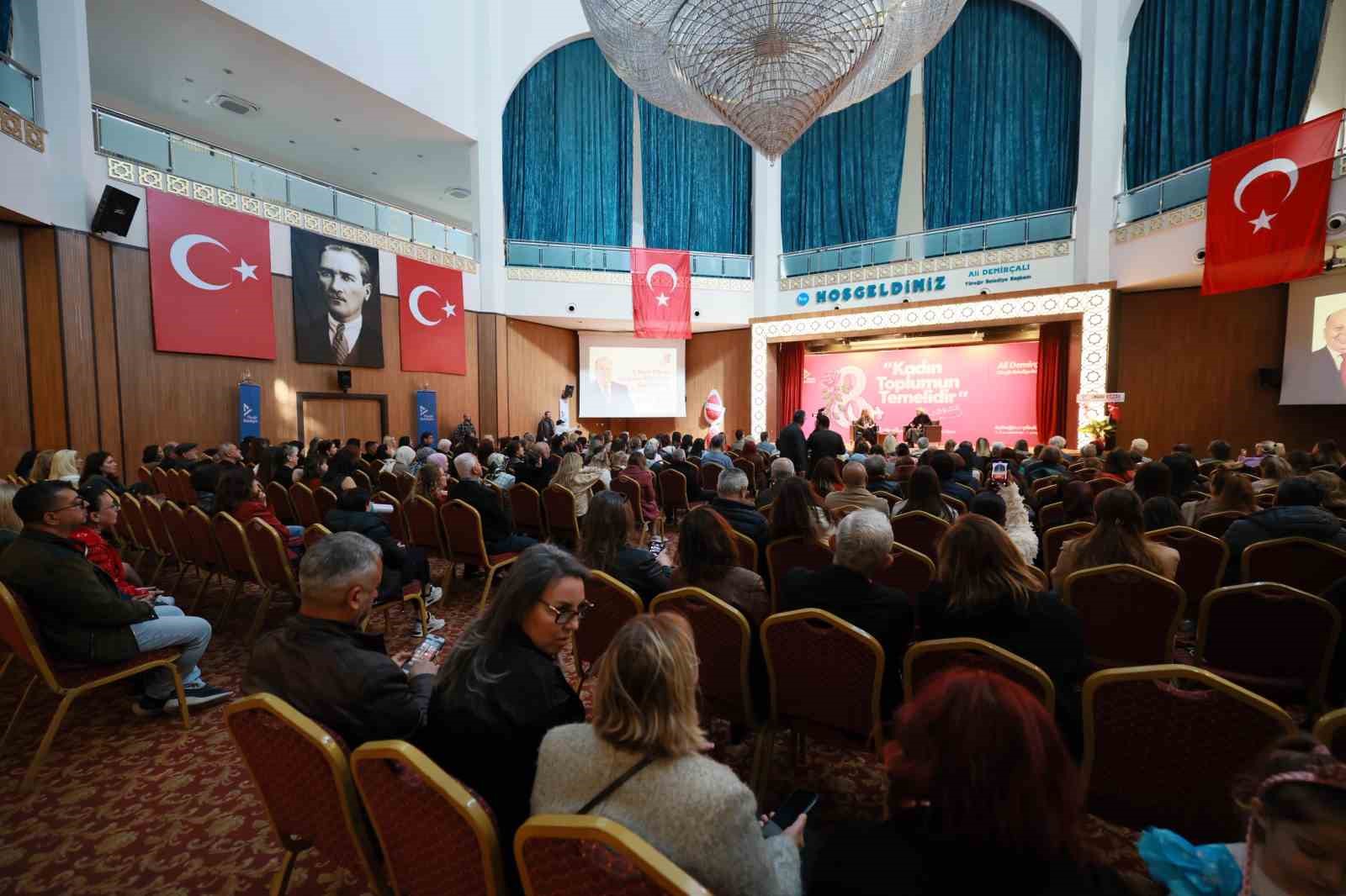 Adana’da "Cumhuriyet Işığında Edebiyat ve Kadın" söyleşisi
