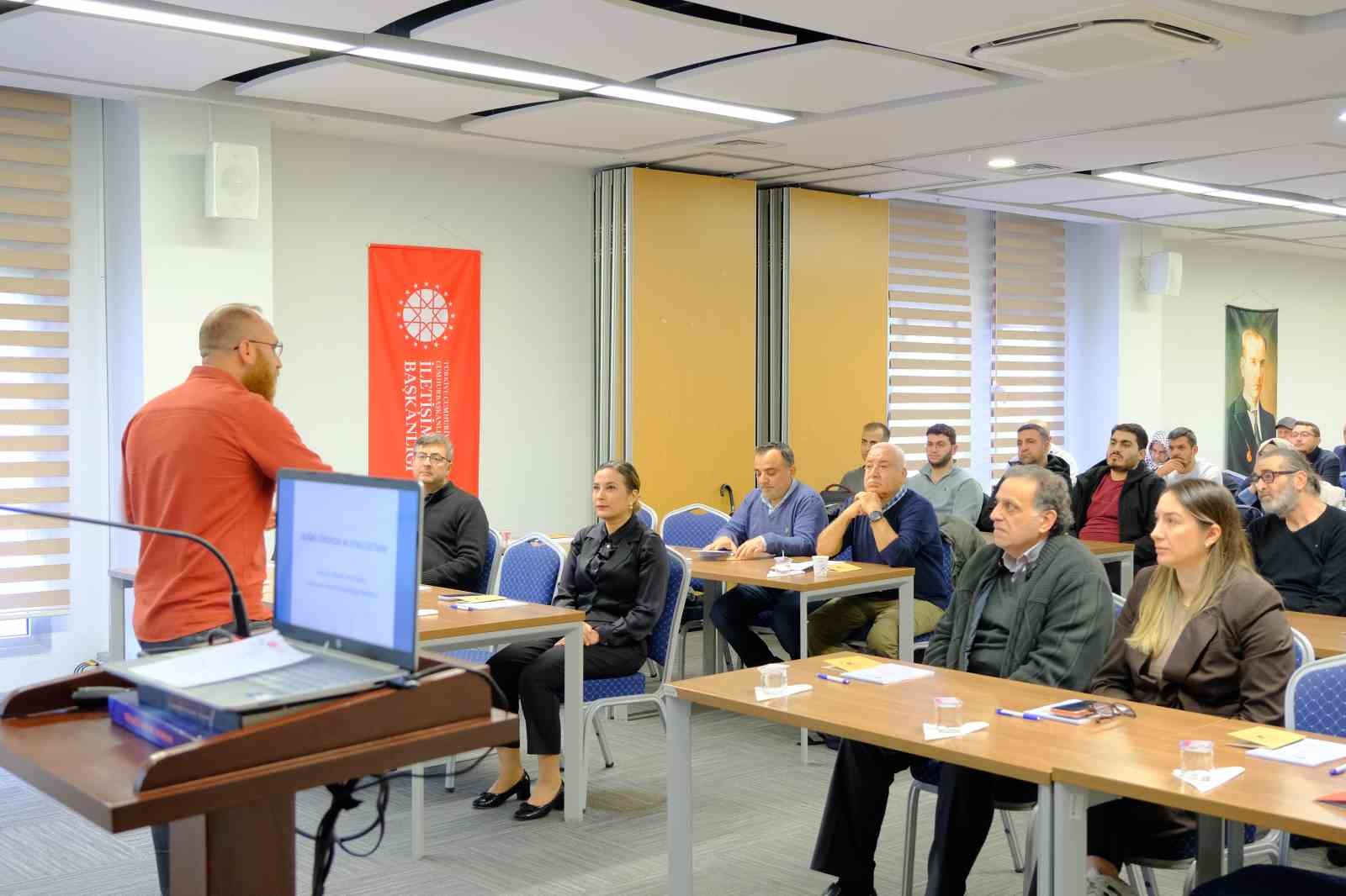 Adana’da ’Diksiyon ve Yapay Zeka Çağında Habercilik’ eğitimi
