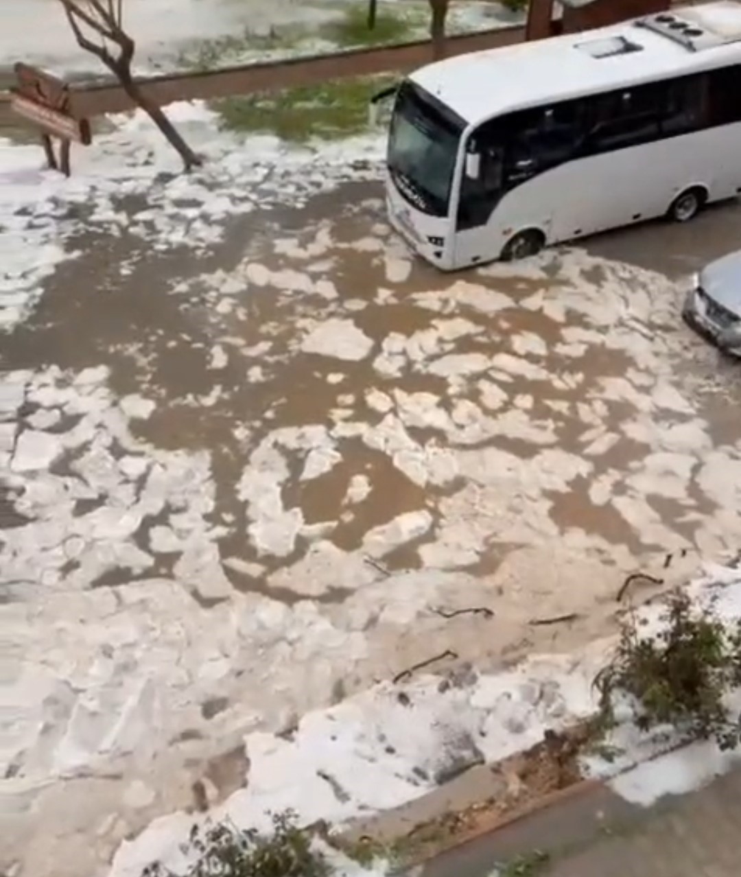 Adana’da dolu, sağanak ve hortum hayatı felç etti
