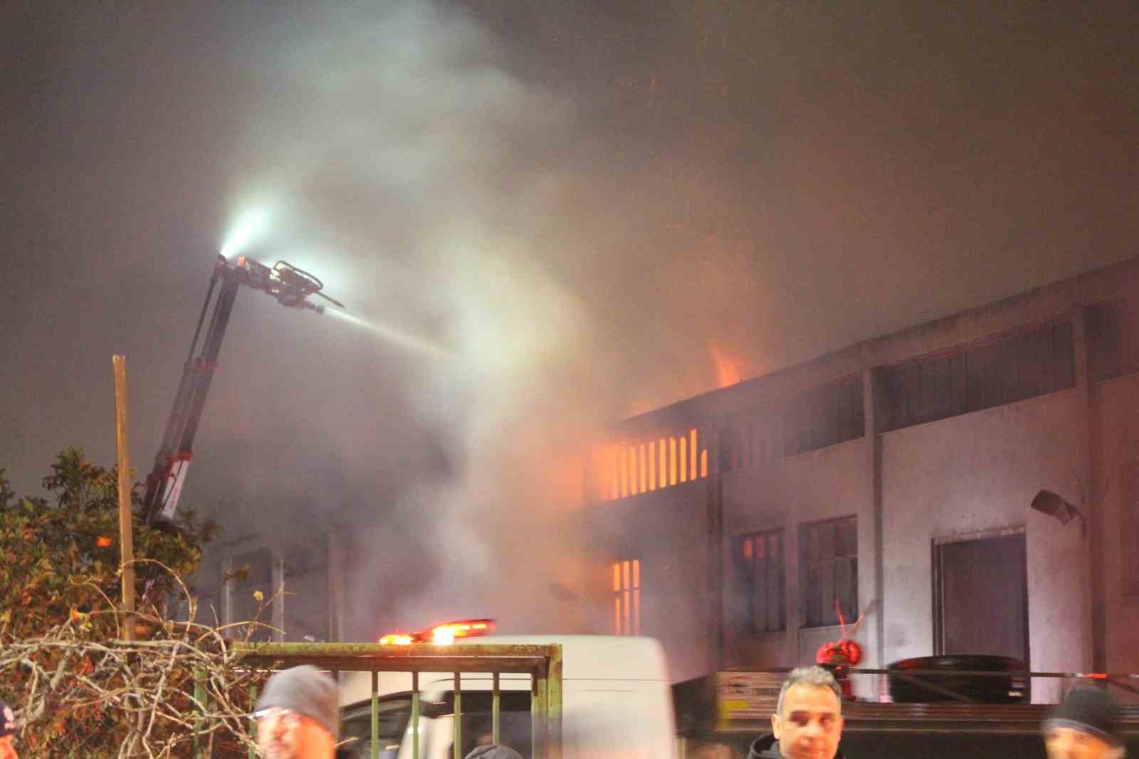 Adana’da fabrika yangını
