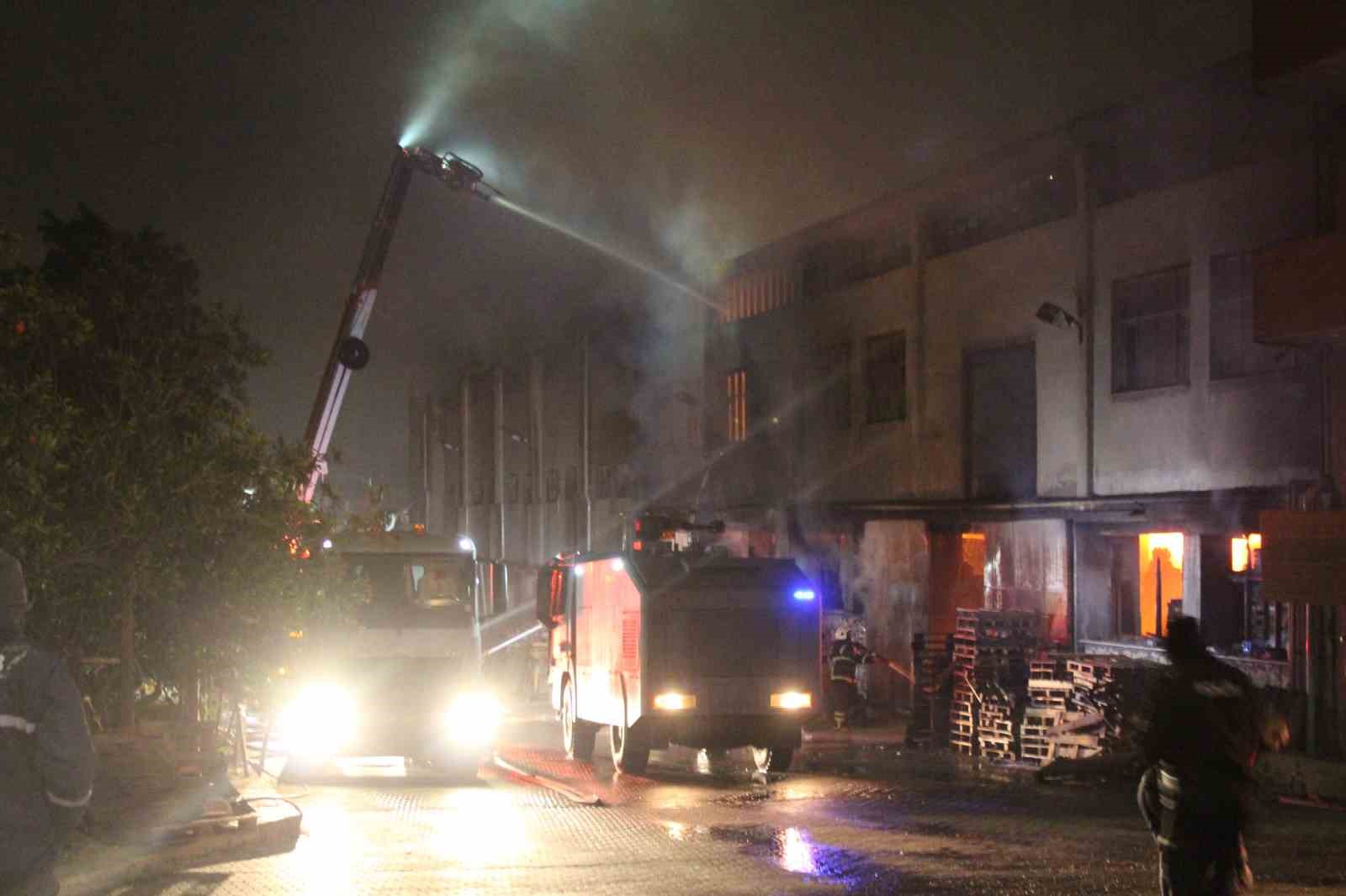 Adana’da fabrika yangını
