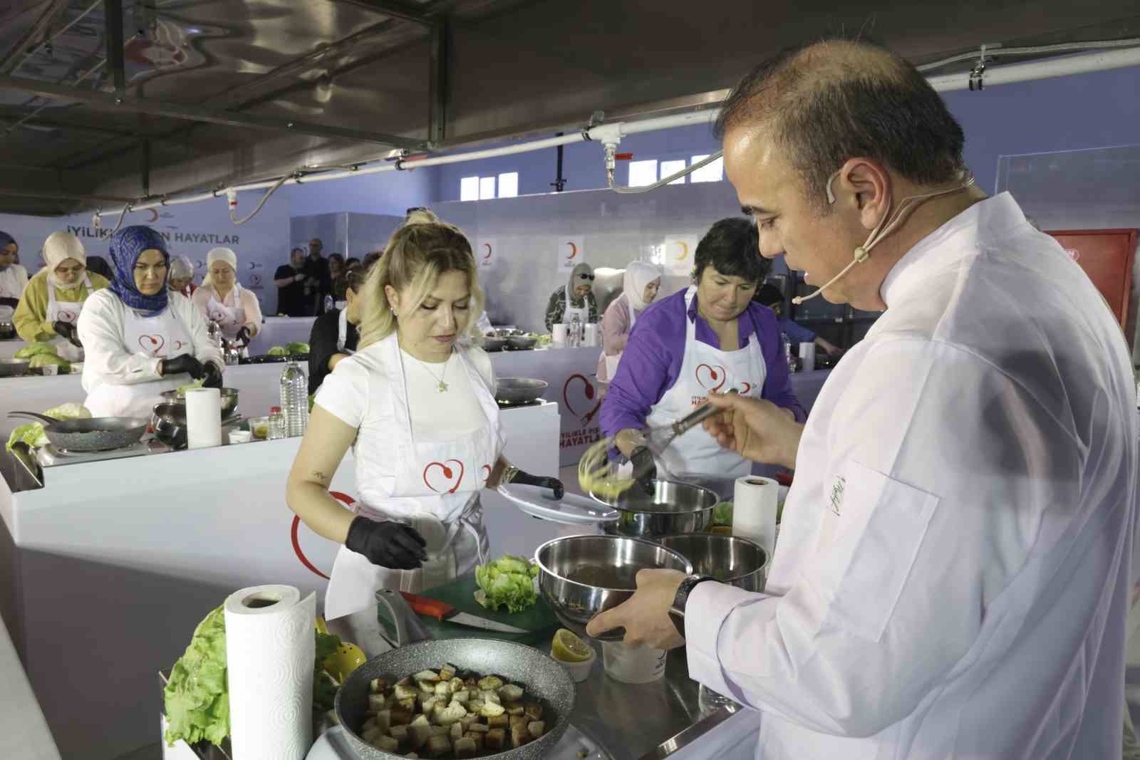 Adana’da kadınlar aşçılık atölyesinde eğitim aldı
