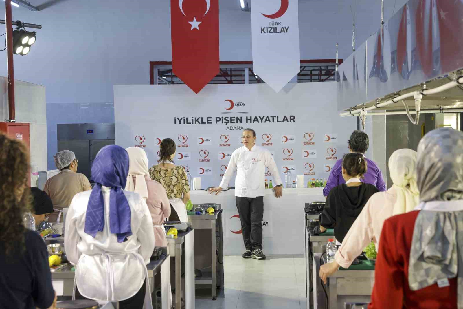 Adana’da kadınlar aşçılık atölyesinde eğitim aldı
