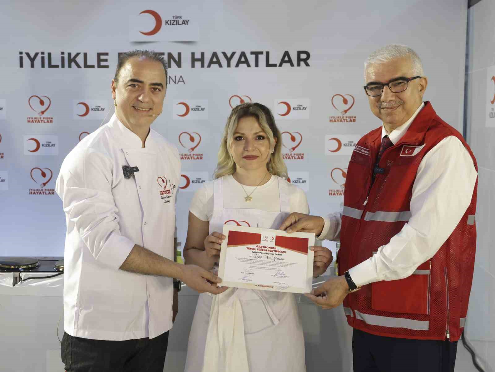Adana’da kadınlar aşçılık atölyesinde eğitim aldı
