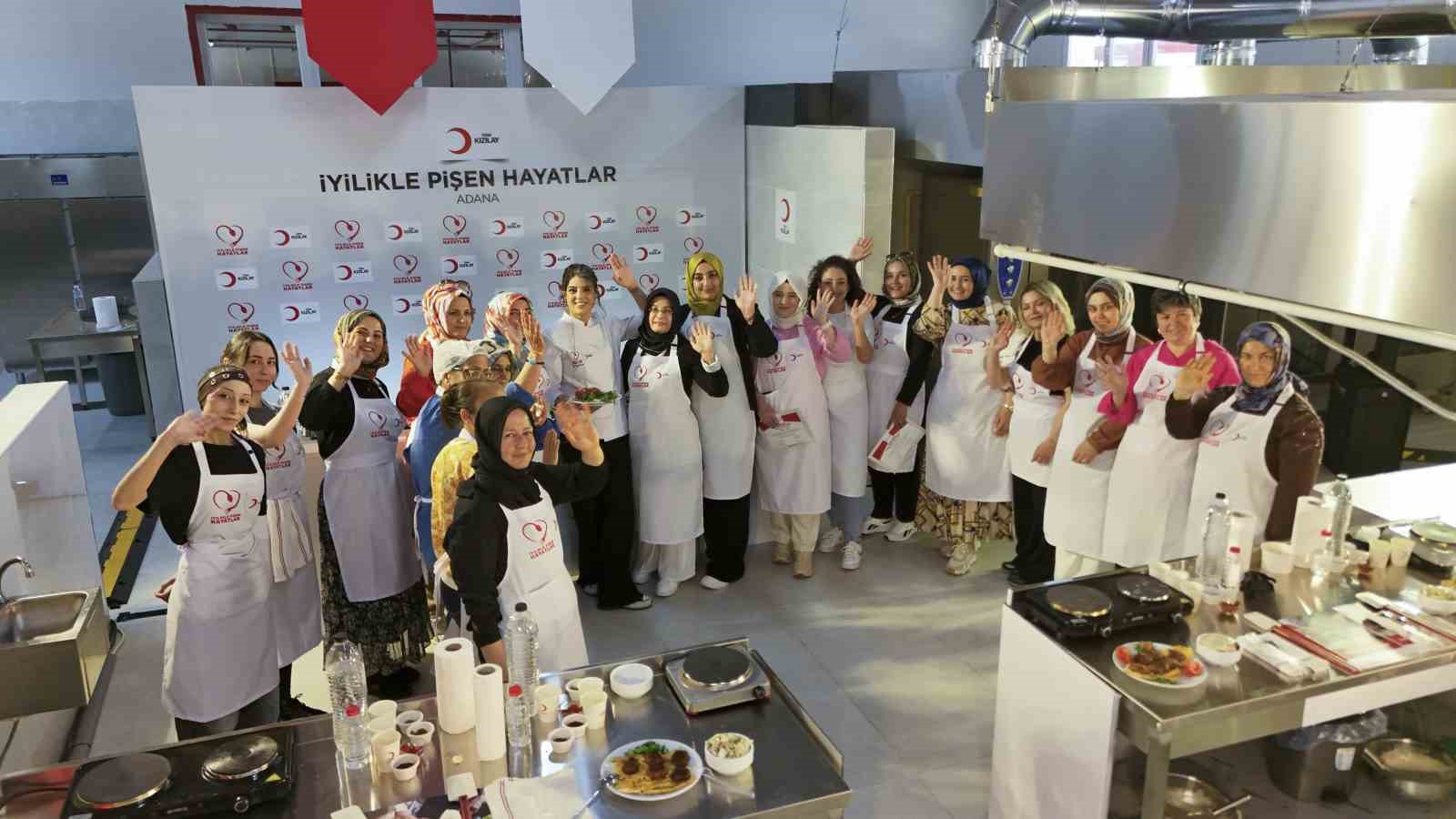 Adana’da kadınlar aşçılık atölyesinde eğitim aldı
