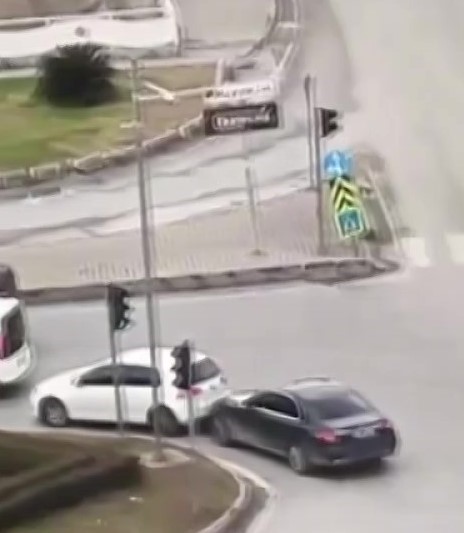 Adana’da koca eşini tartaklayıp, otomobiliyle aracına defalarca vurdu
